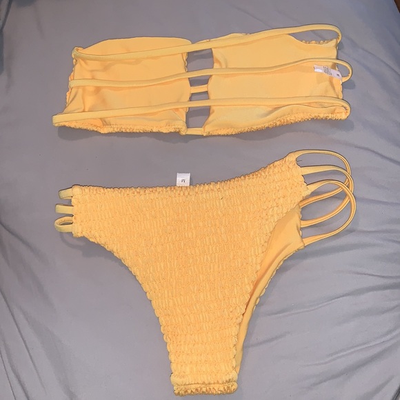 Yellow ruffle zaful bikini size medium - Picture 2 of 2